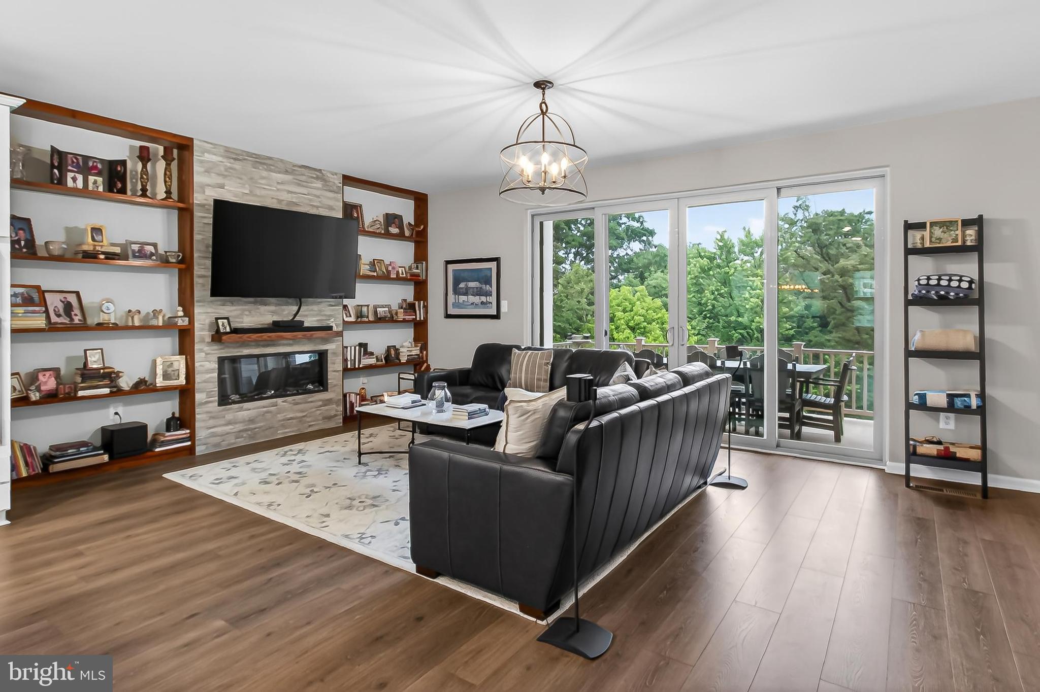 1700 MOCKING JAY TERRACE NE