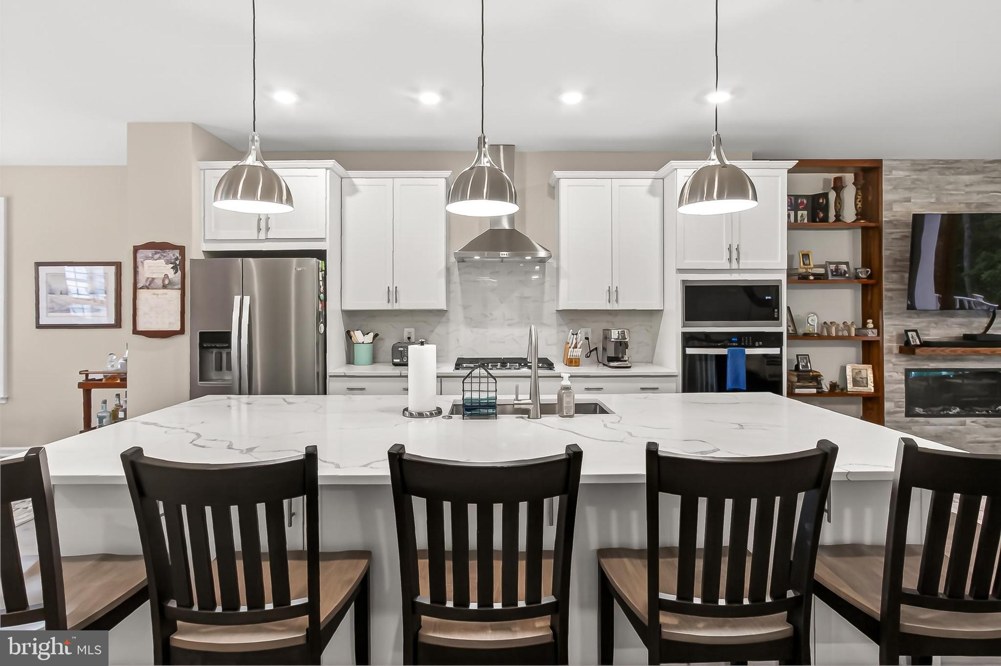 1700 MOCKING JAY TERRACE NE