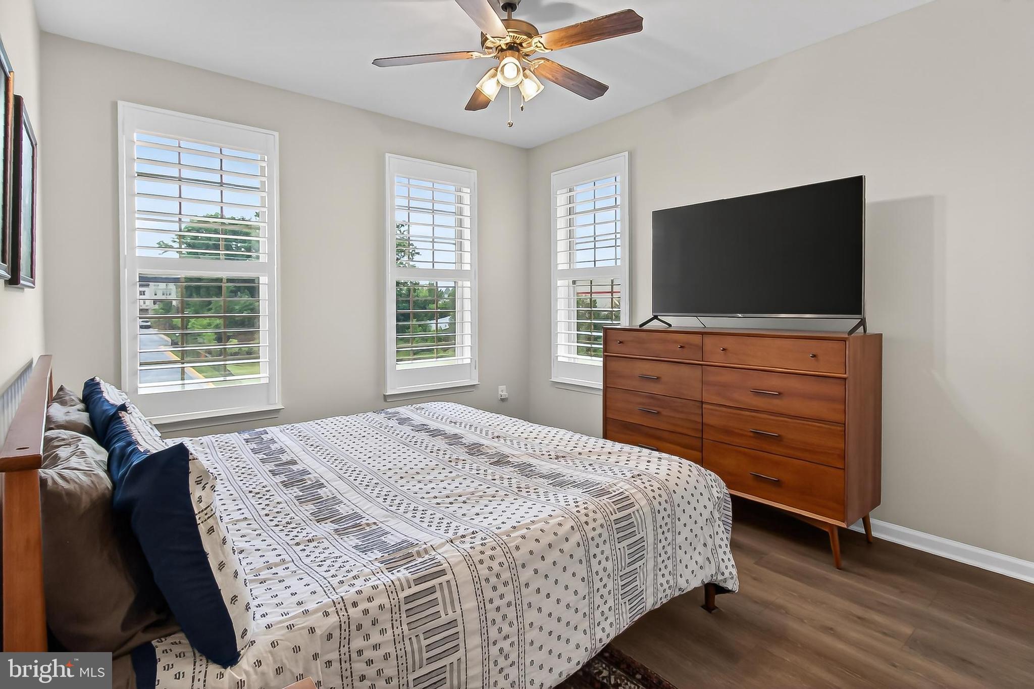 1700 MOCKING JAY TERRACE NE