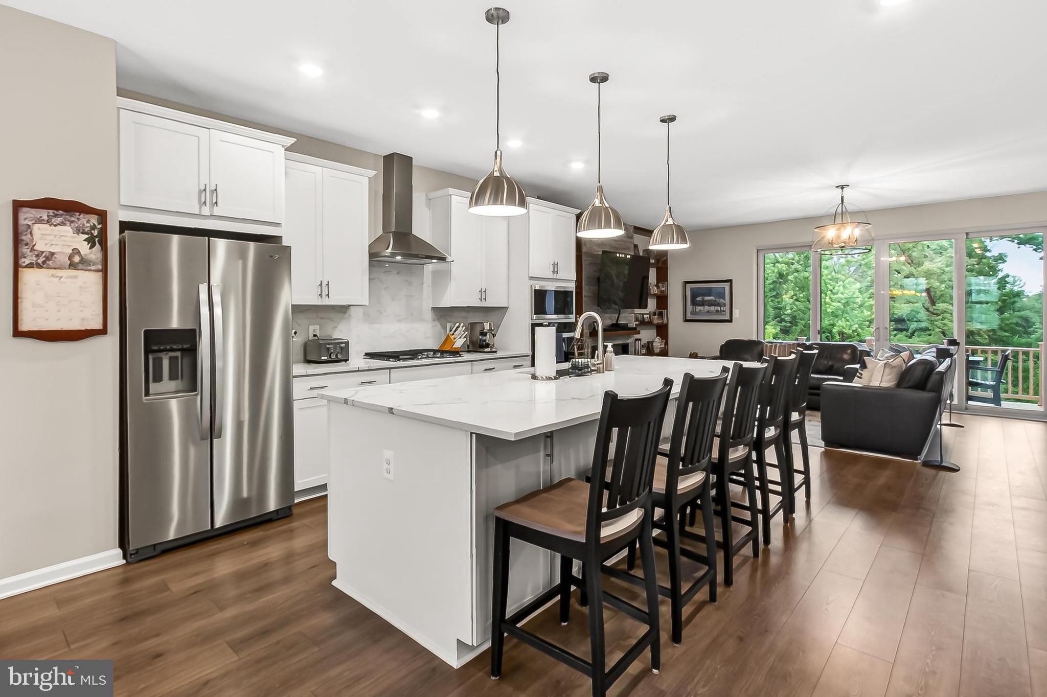 1700 MOCKING JAY TERRACE NE