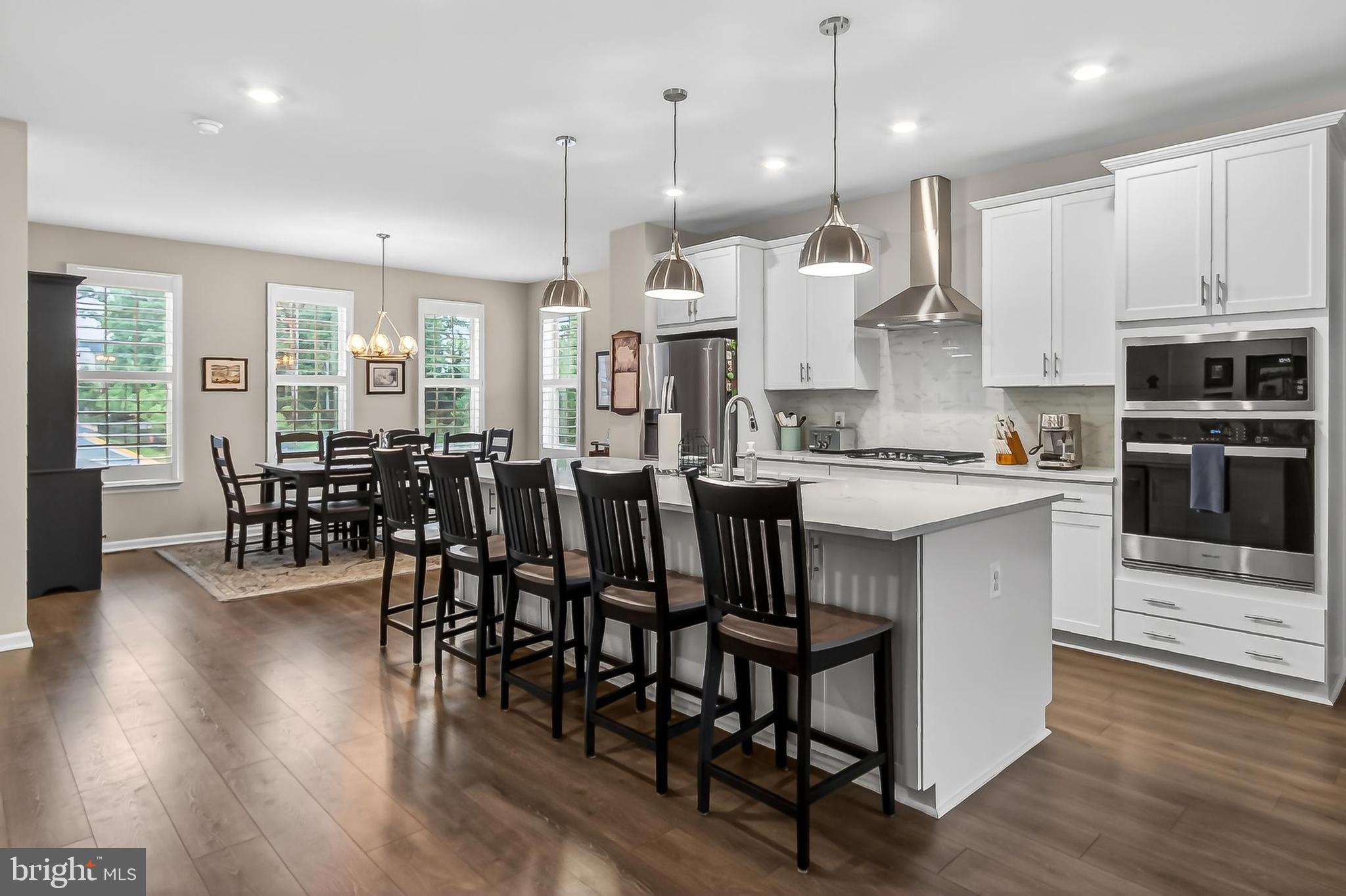 1700 MOCKING JAY TERRACE NE
