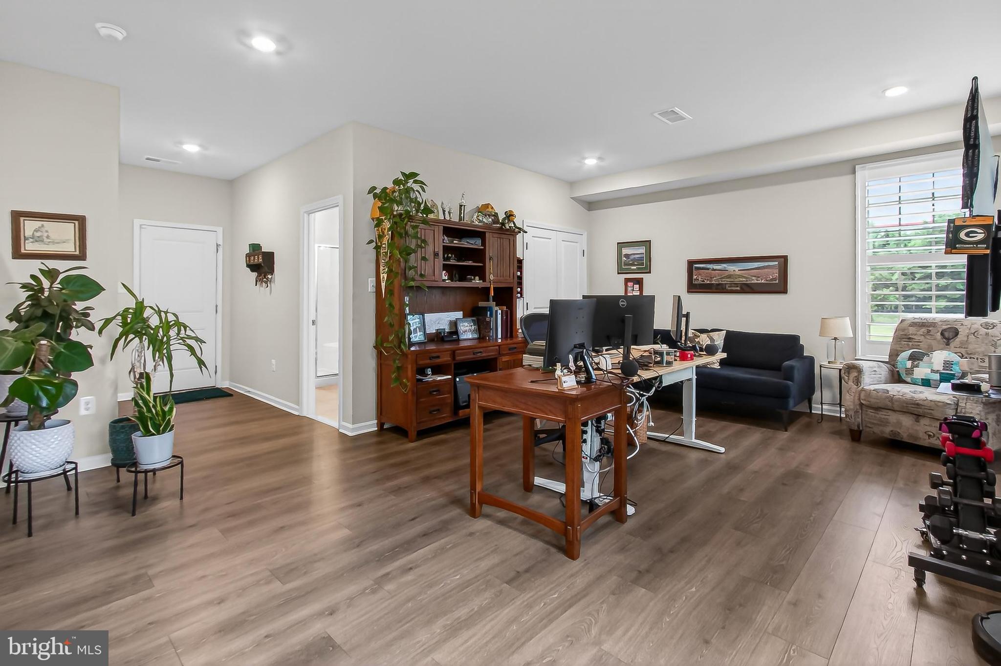 1700 MOCKING JAY TERRACE NE