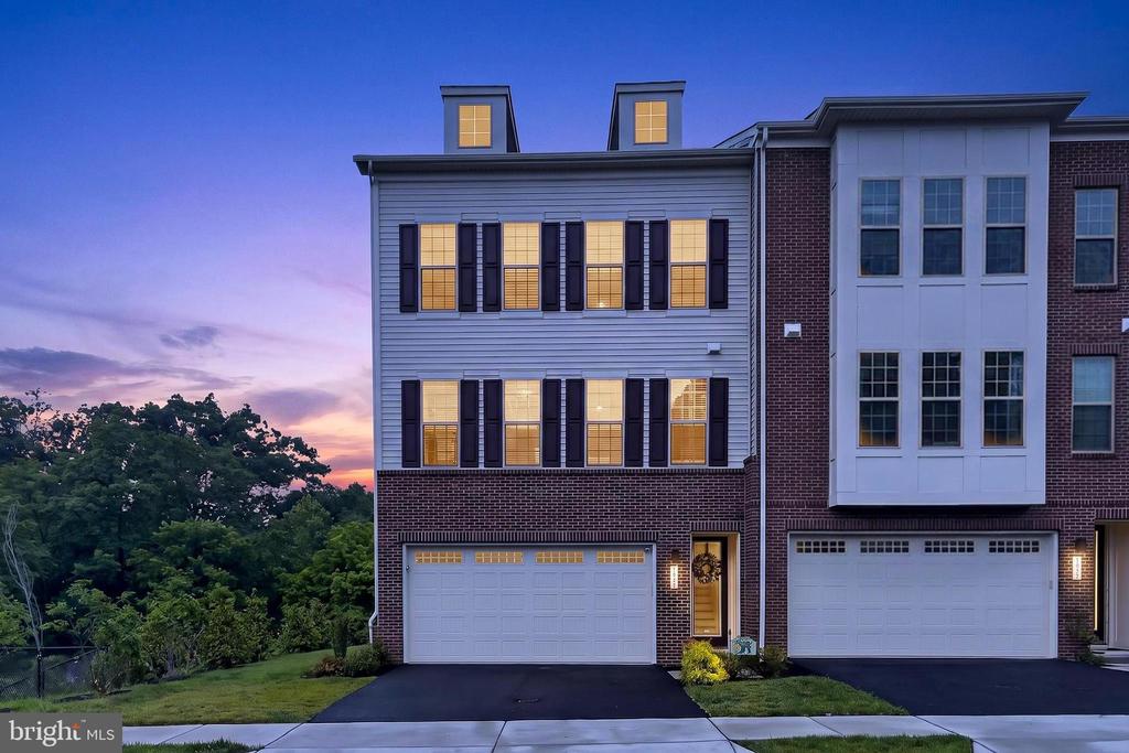 1700 MOCKING JAY TERRACE NE