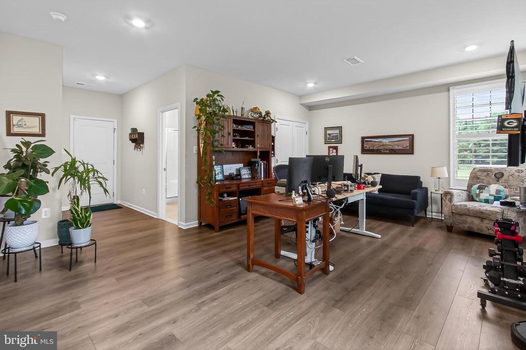 1700 MOCKING JAY TERRACE NE