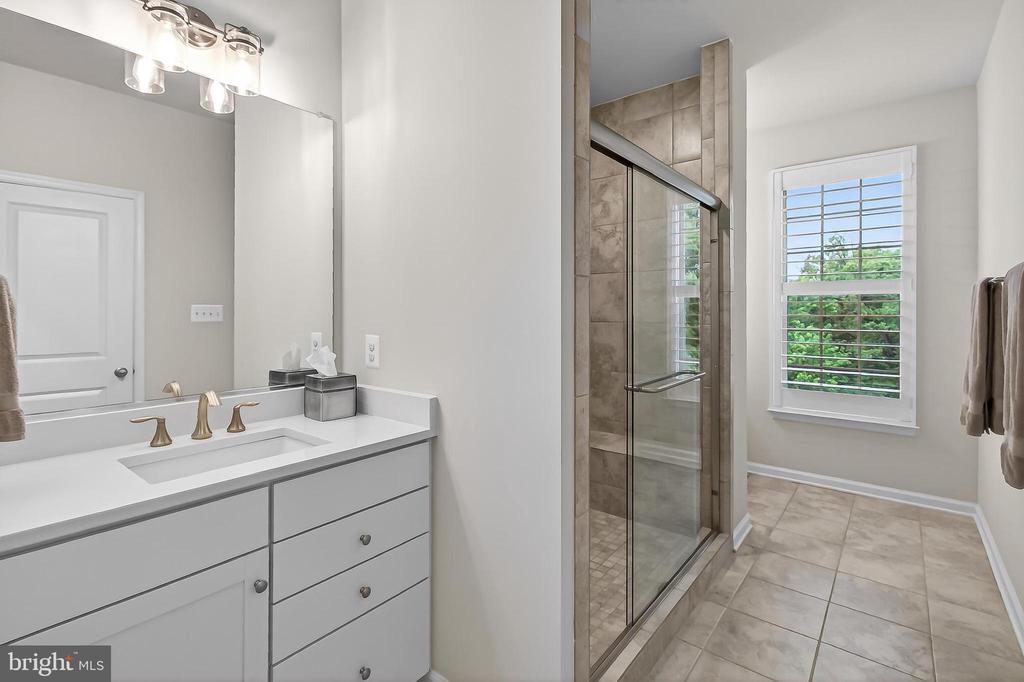 1700 MOCKING JAY TERRACE NE