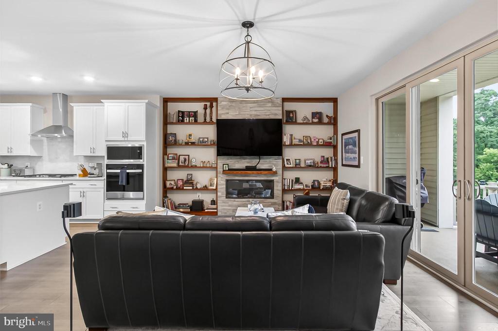 1700 MOCKING JAY TERRACE NE