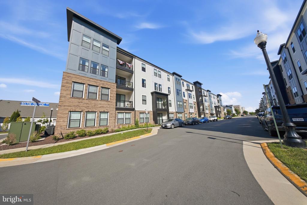 23679 BOLTON CRESCENT TERRACE Unit: 305