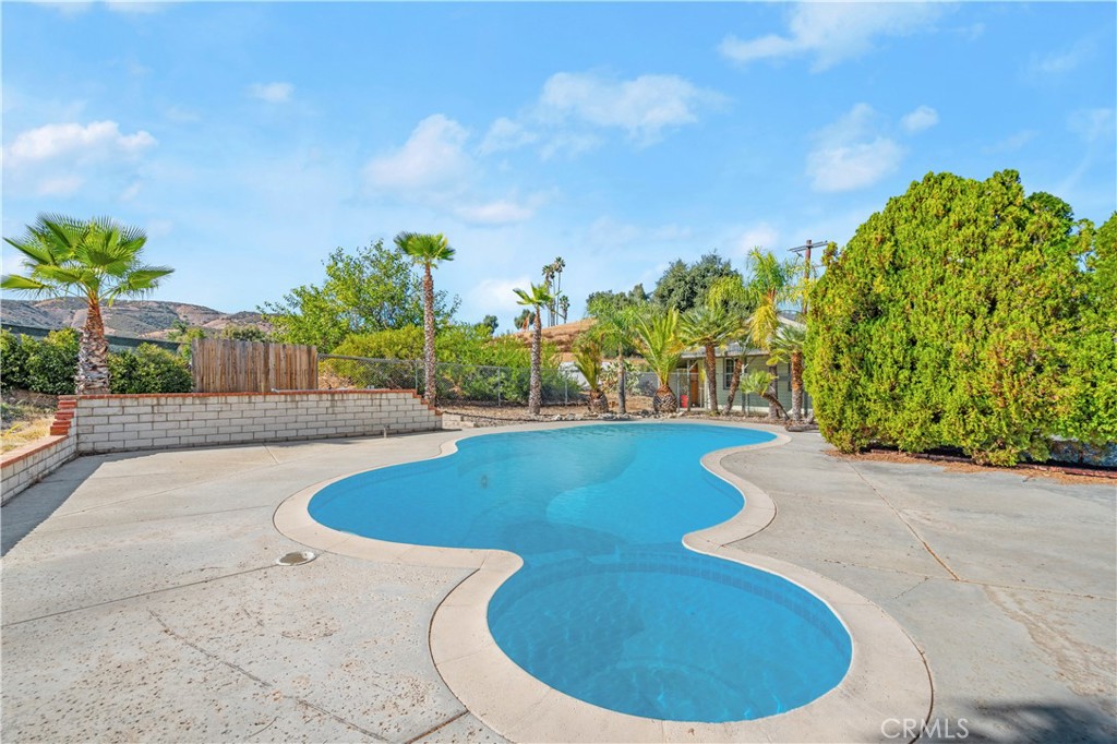 10320 Country Lane