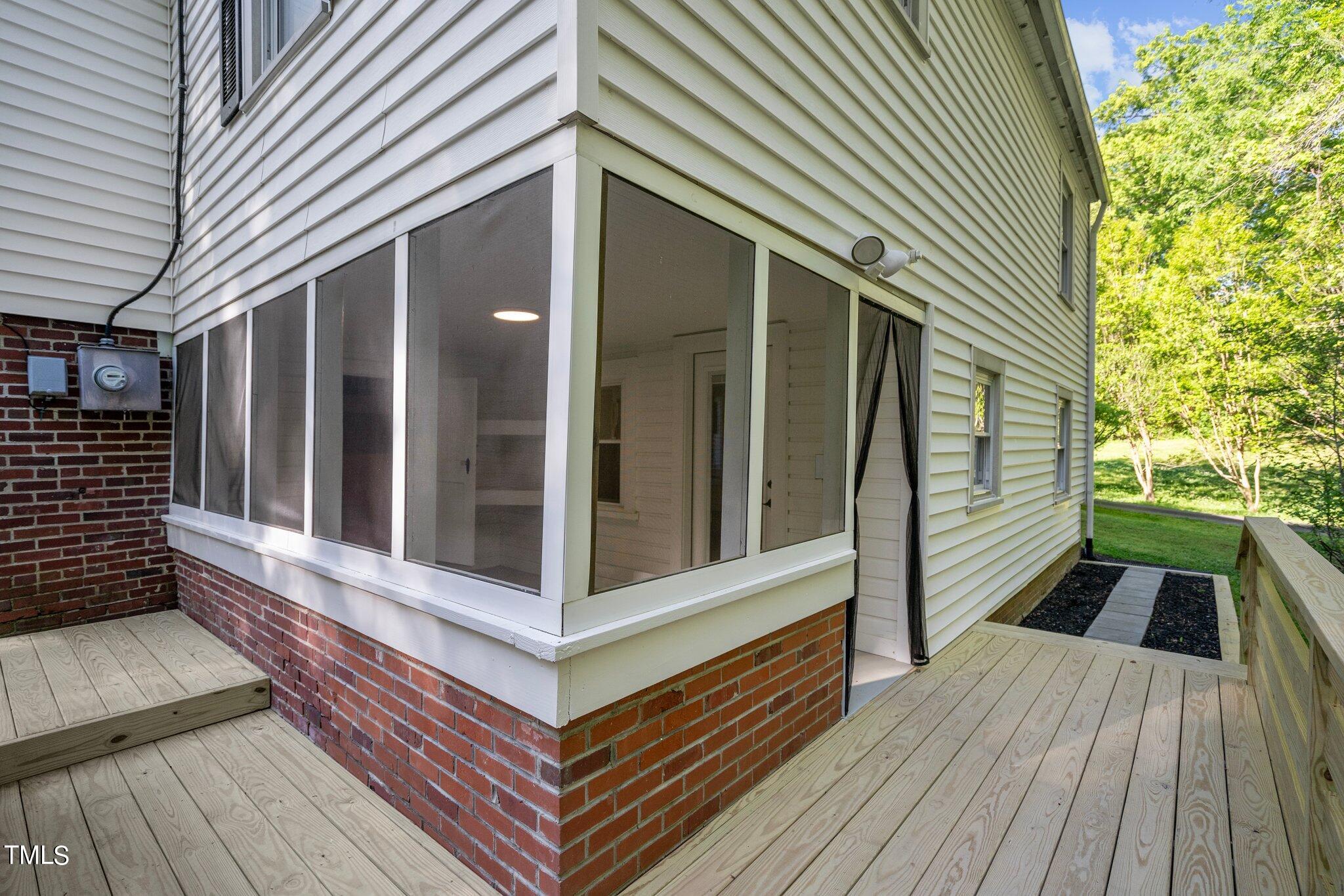 1909 E Geer Street