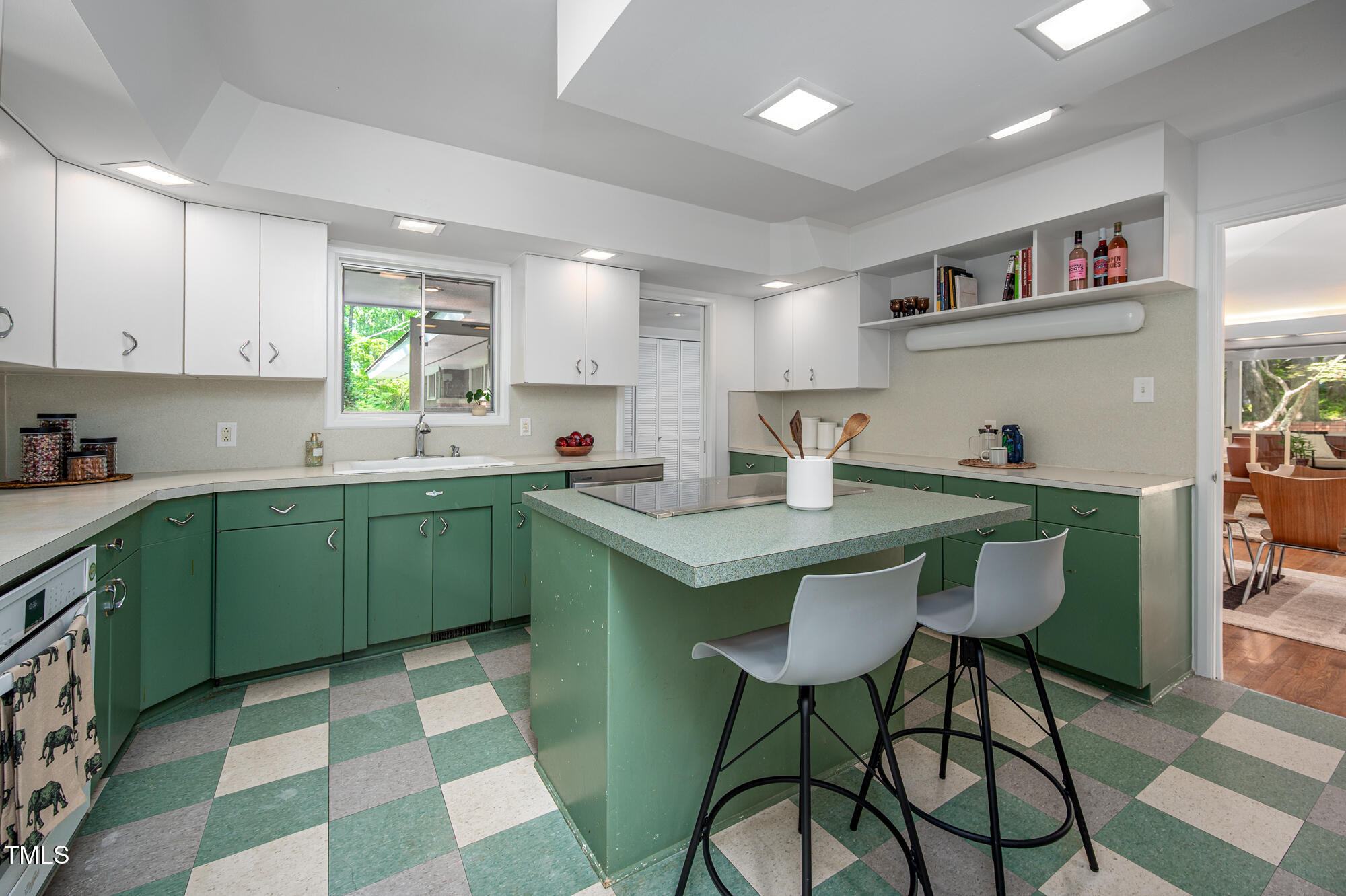 1111 Sourwood Circle