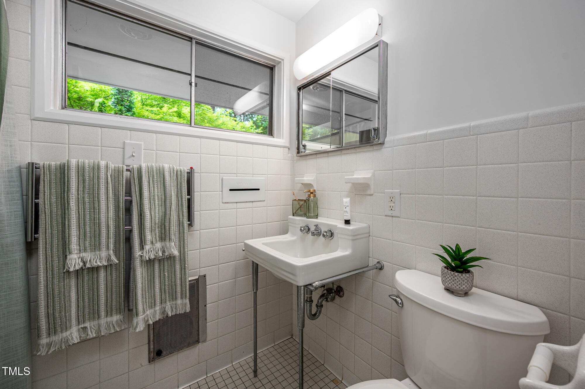 1111 Sourwood Circle