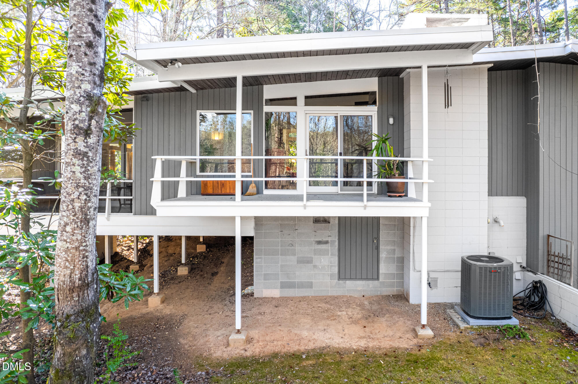 1030 Highland Woods Road