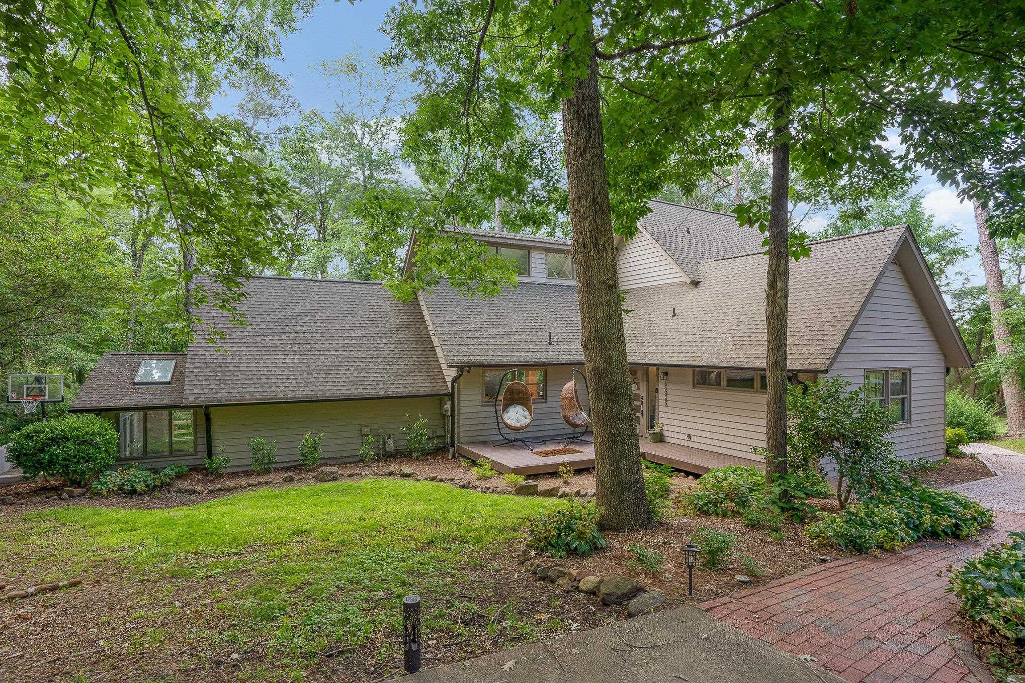 1525 Arboretum Drive