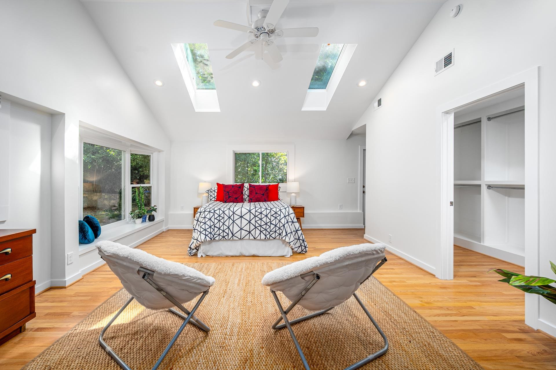 1122 Sourwood Drive
