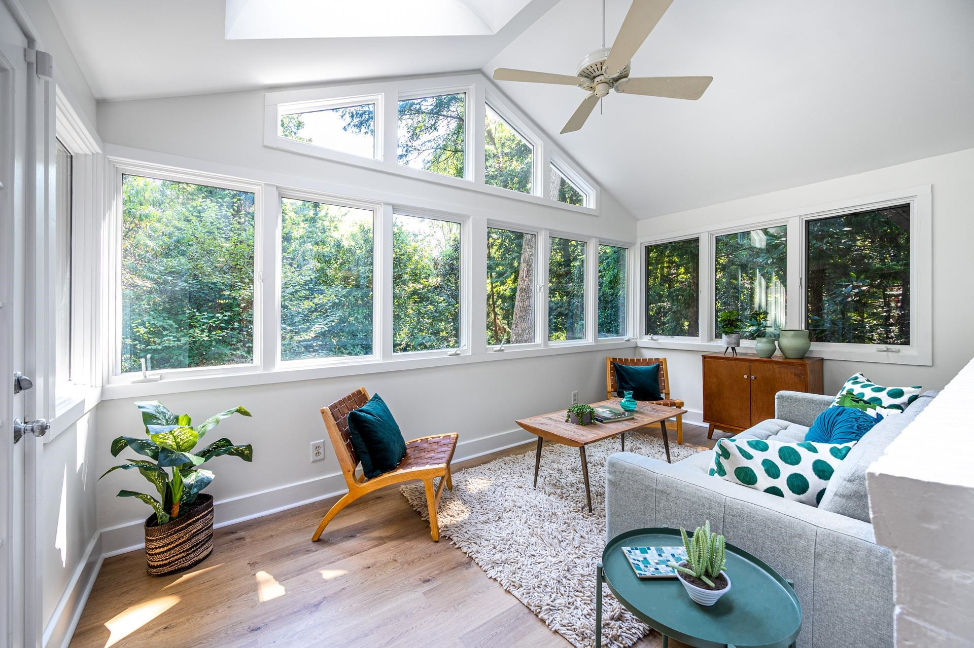 1122 Sourwood Drive