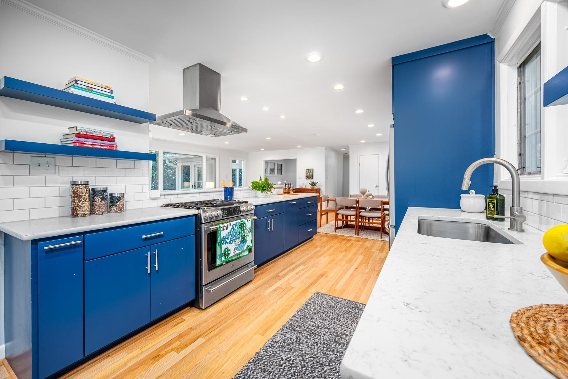 1122 Sourwood Drive