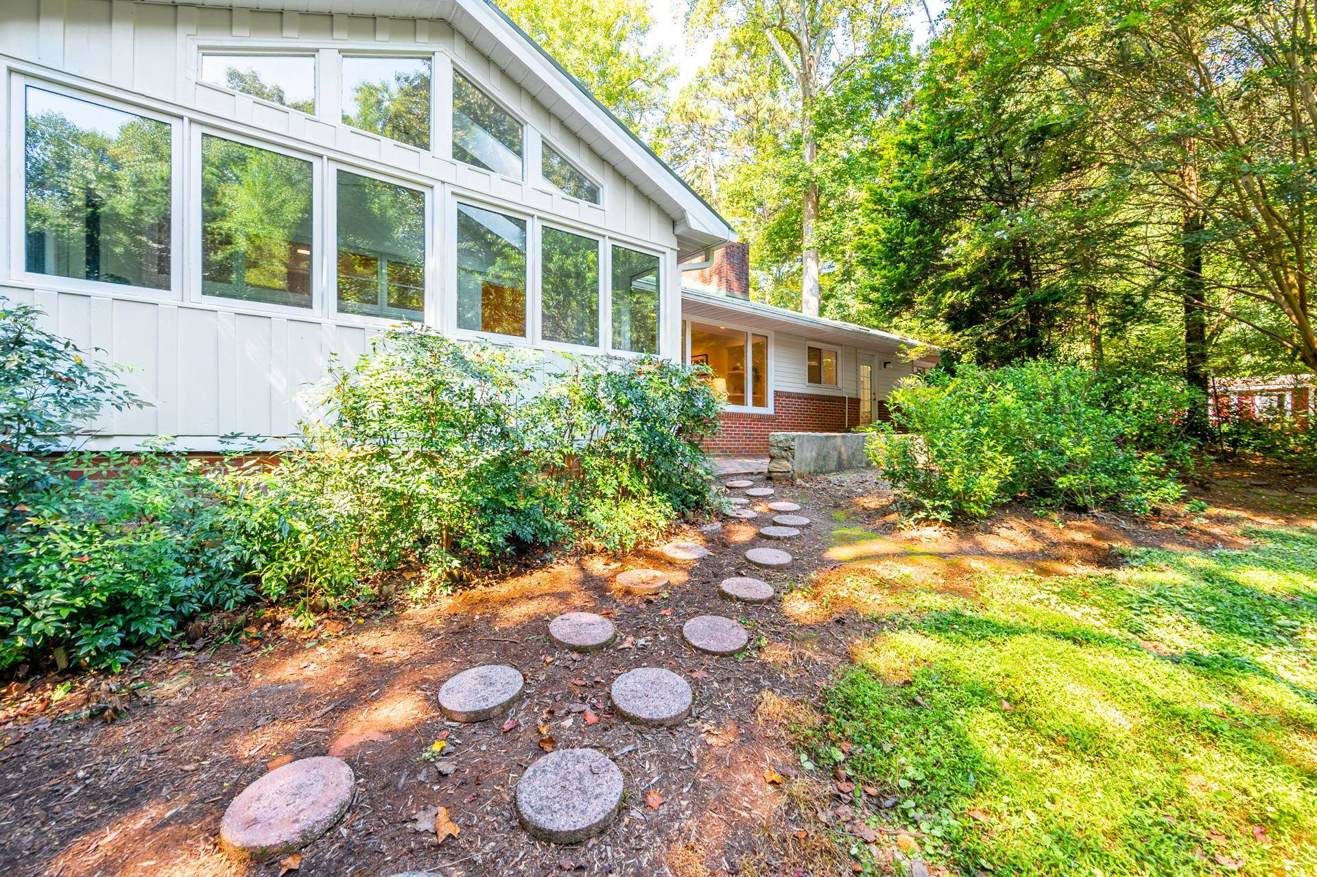 1122 Sourwood Drive
