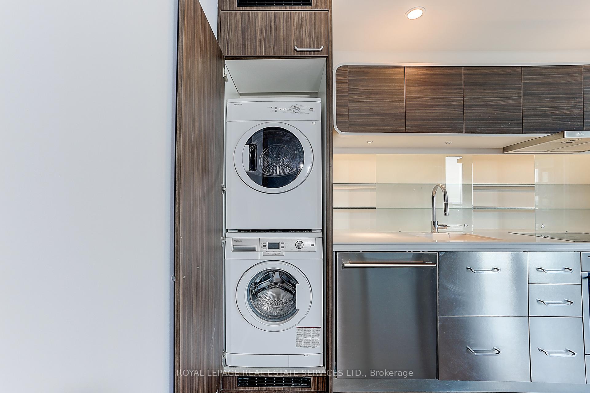 45 CHARLES Street E #4111