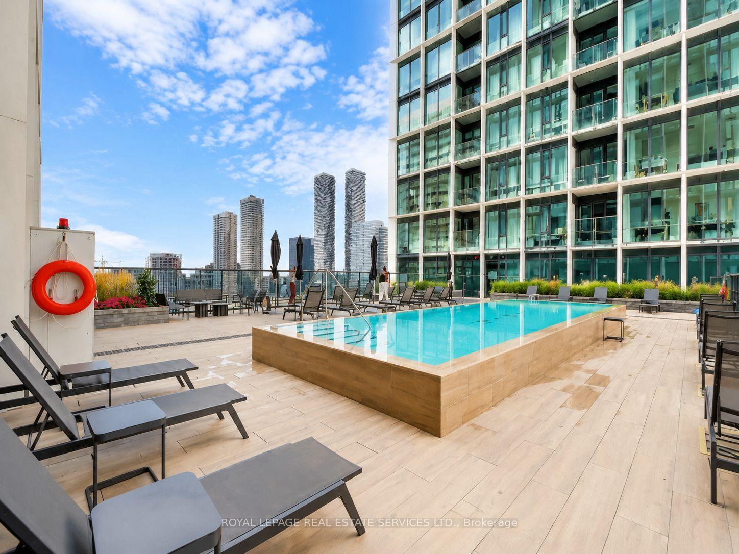 158 Front Street E 414