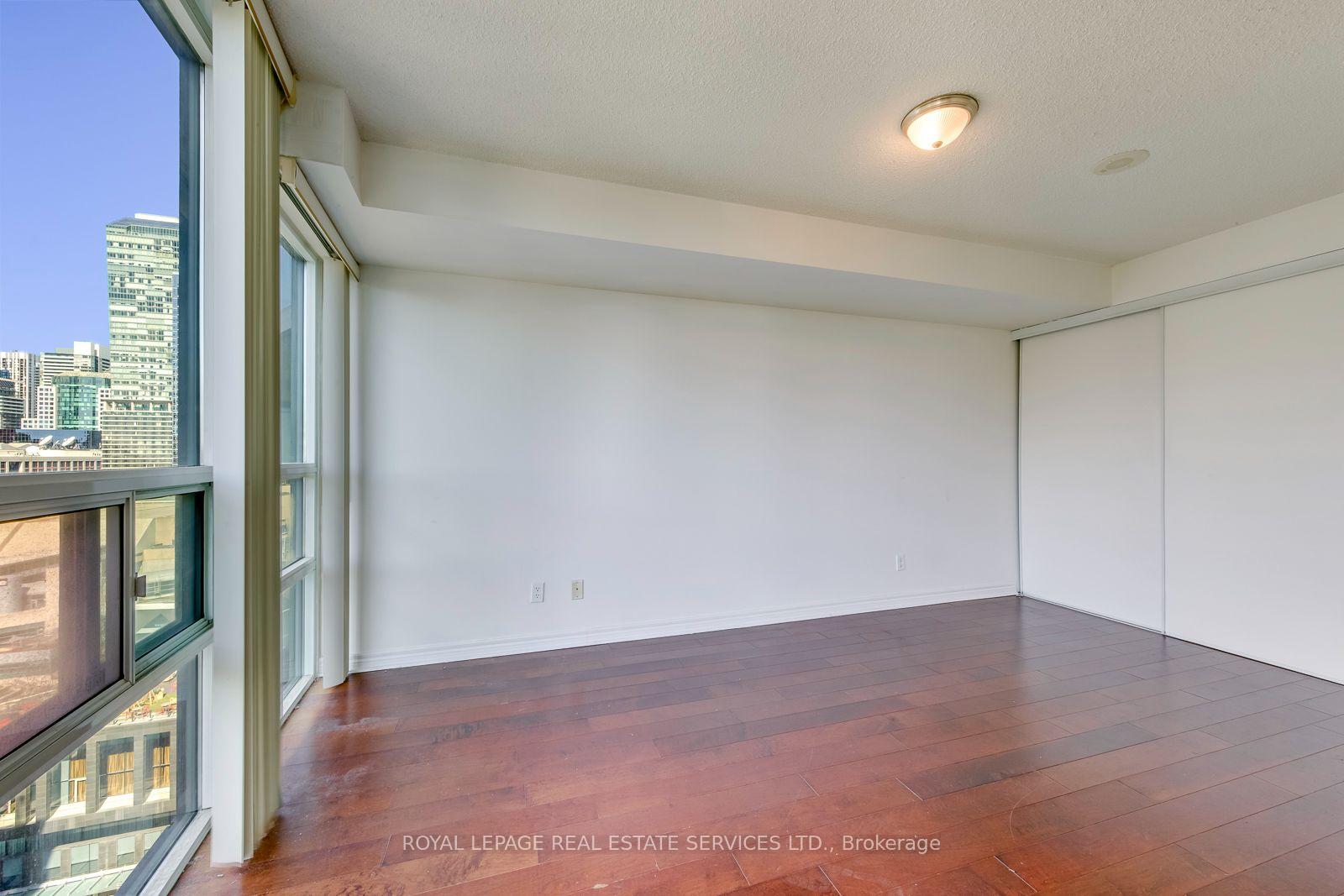 30 Grand Trunk Crescent 2012