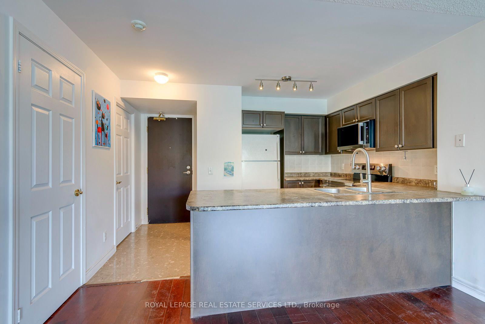 30 Grand Trunk Crescent 2012