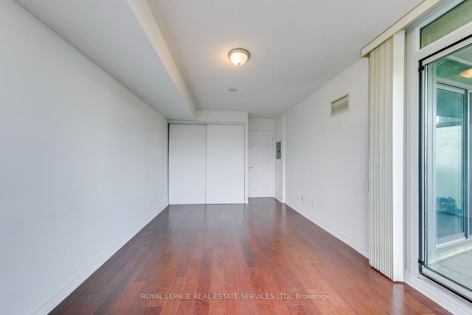 30 Grand Trunk Crescent 2012