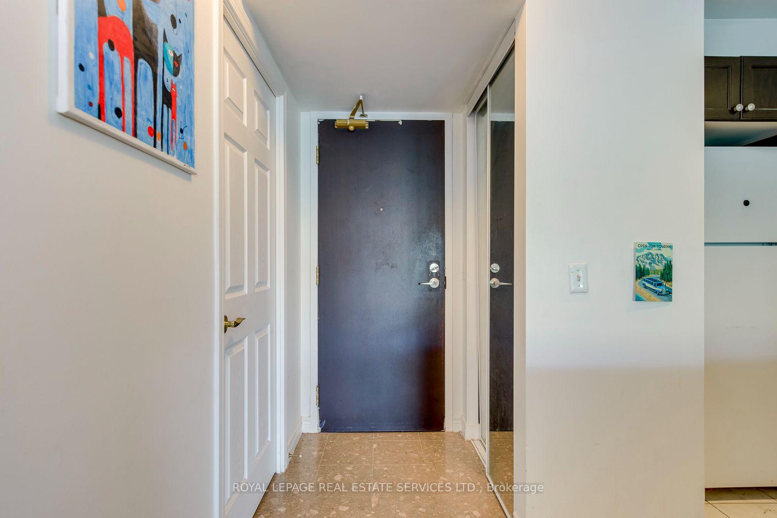 30 Grand Trunk Crescent 2012