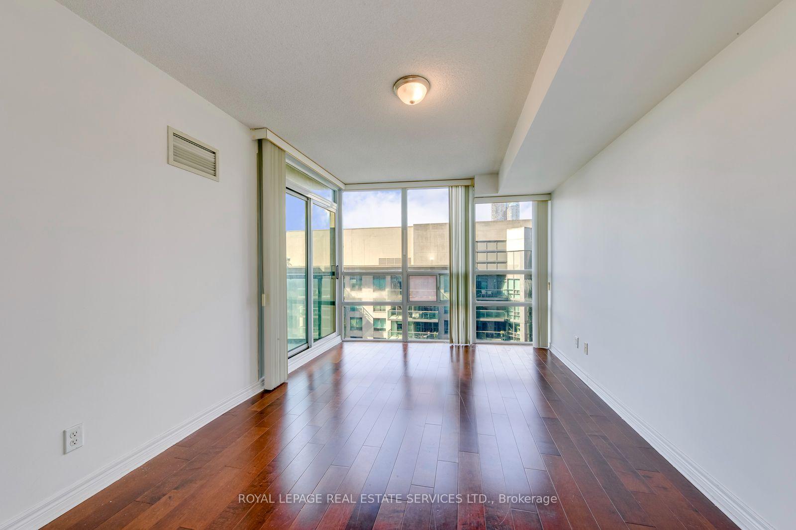 30 Grand Trunk Crescent 2012