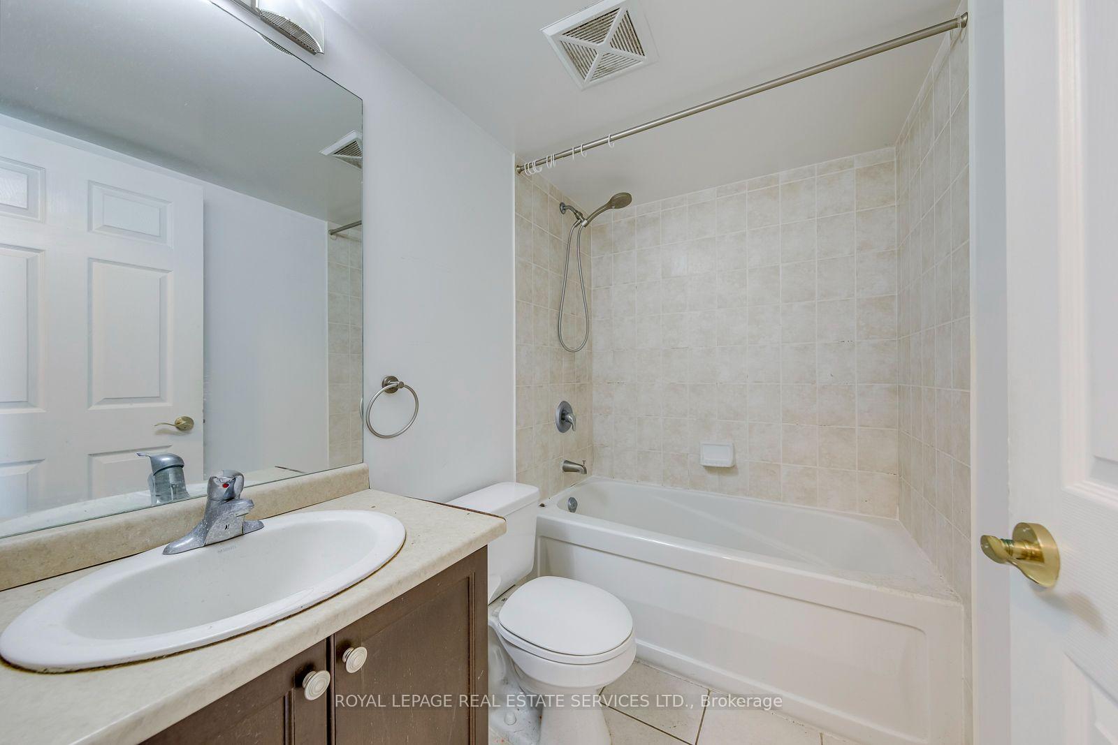 30 Grand Trunk Crescent 2012