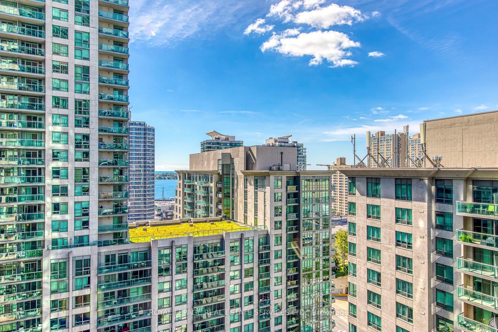 30 Grand Trunk Crescent 2012
