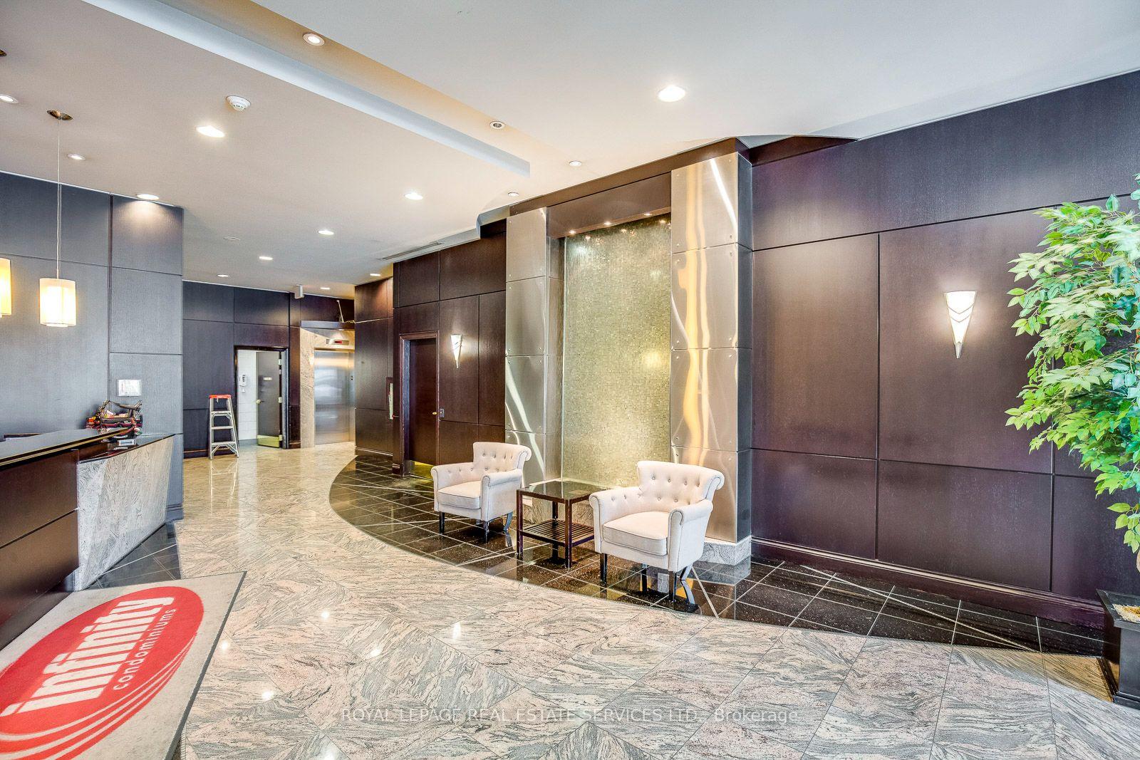 30 Grand Trunk Crescent 2012