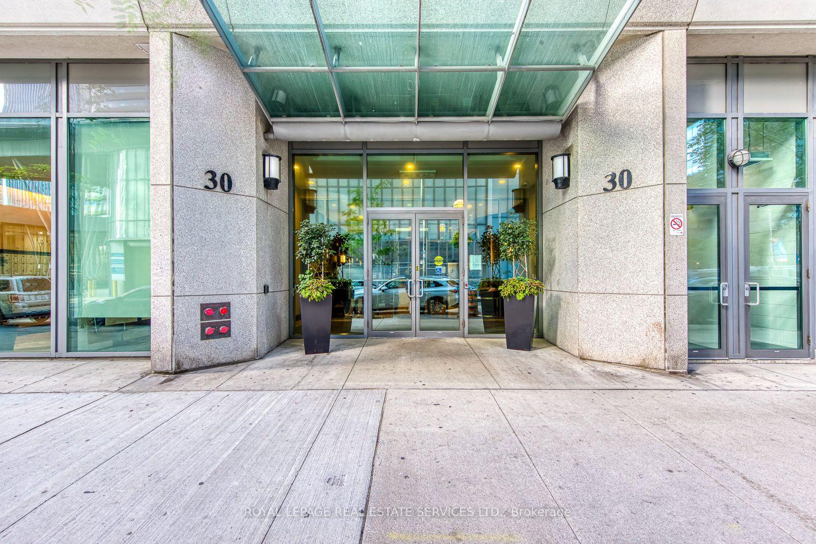 30 Grand Trunk Crescent 2012