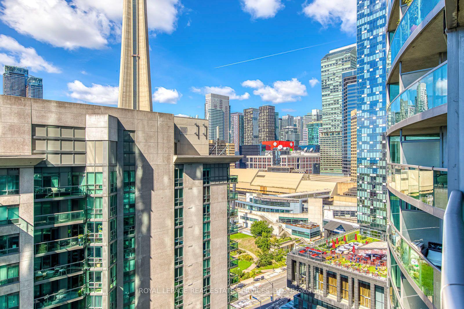 30 Grand Trunk Crescent 2012