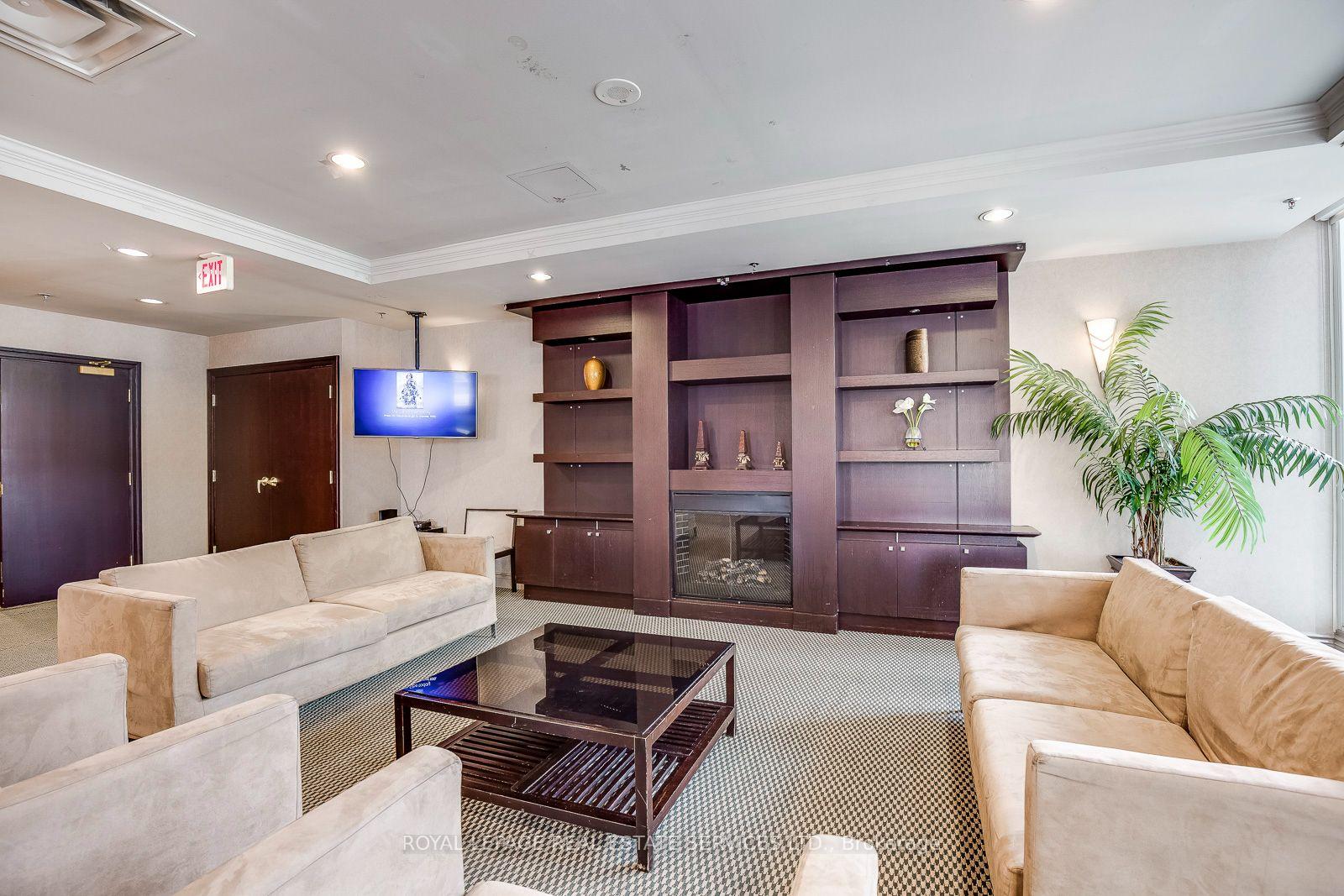 30 Grand Trunk Crescent 2012