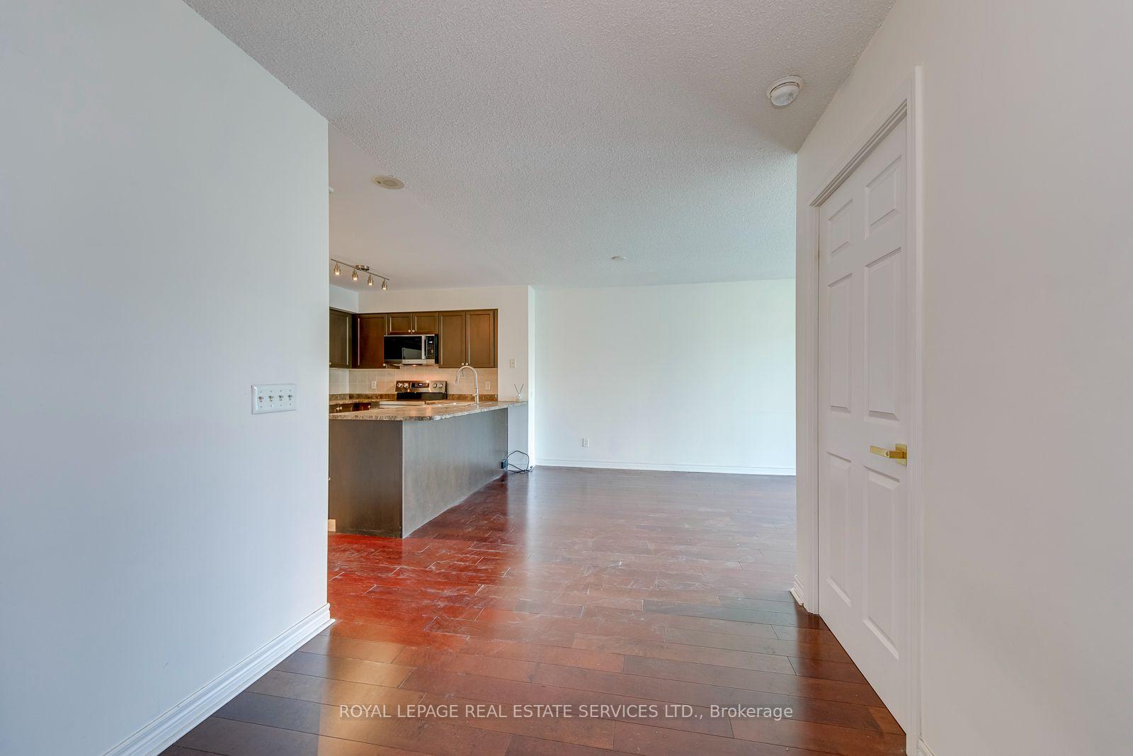 30 Grand Trunk Crescent 2012