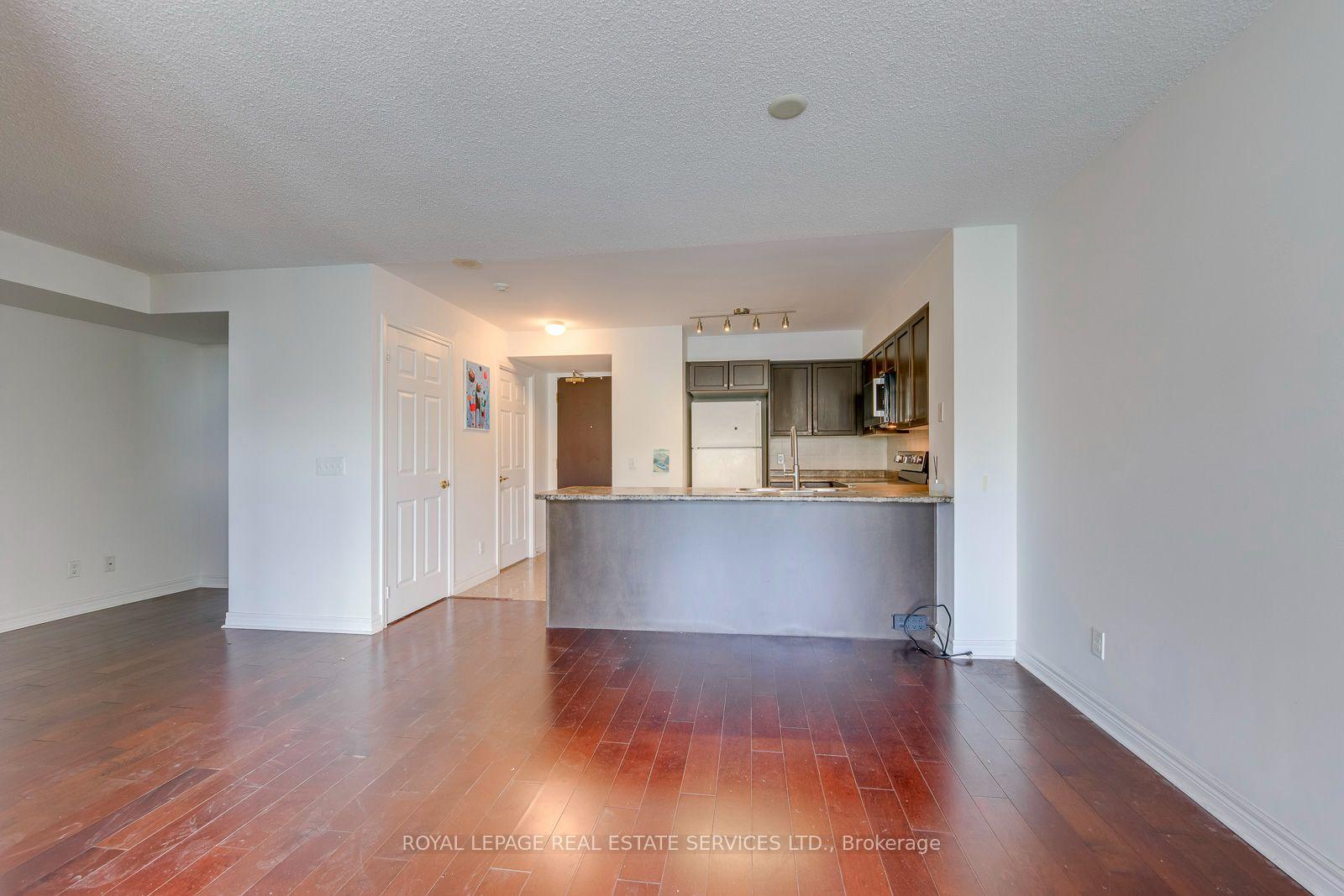 30 Grand Trunk Crescent 2012
