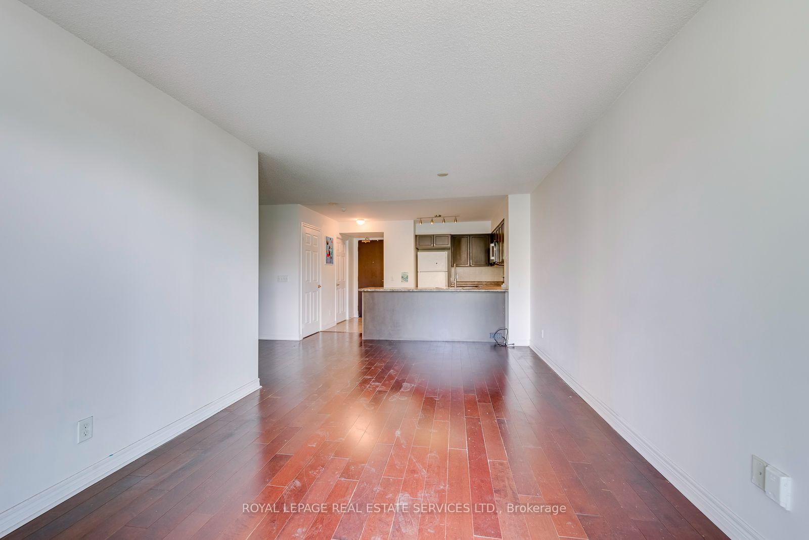 30 Grand Trunk Crescent 2012