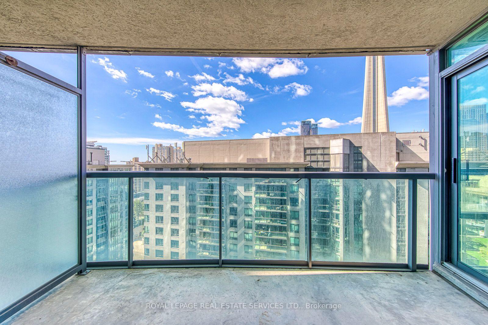30 Grand Trunk Crescent 2012