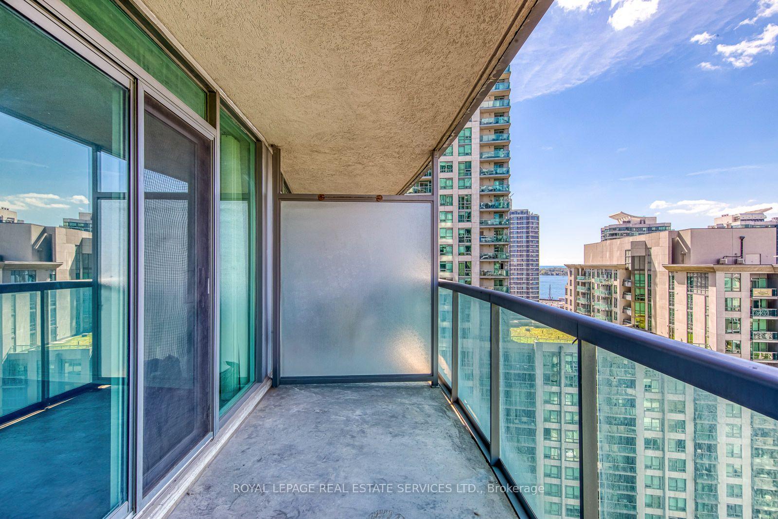 30 Grand Trunk Crescent 2012