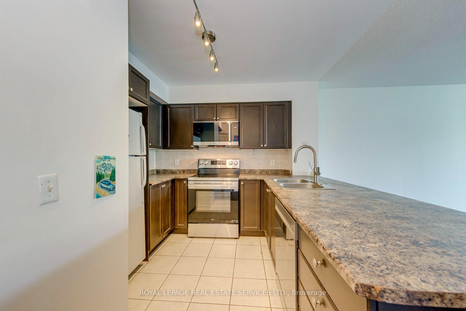 30 Grand Trunk Crescent 2012
