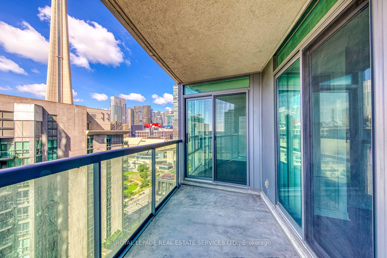 30 Grand Trunk Crescent 2012