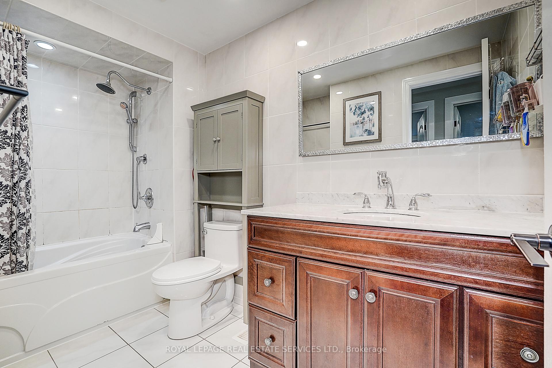 2020 Pharmacy Avenue 23, Toronto Unit: 23