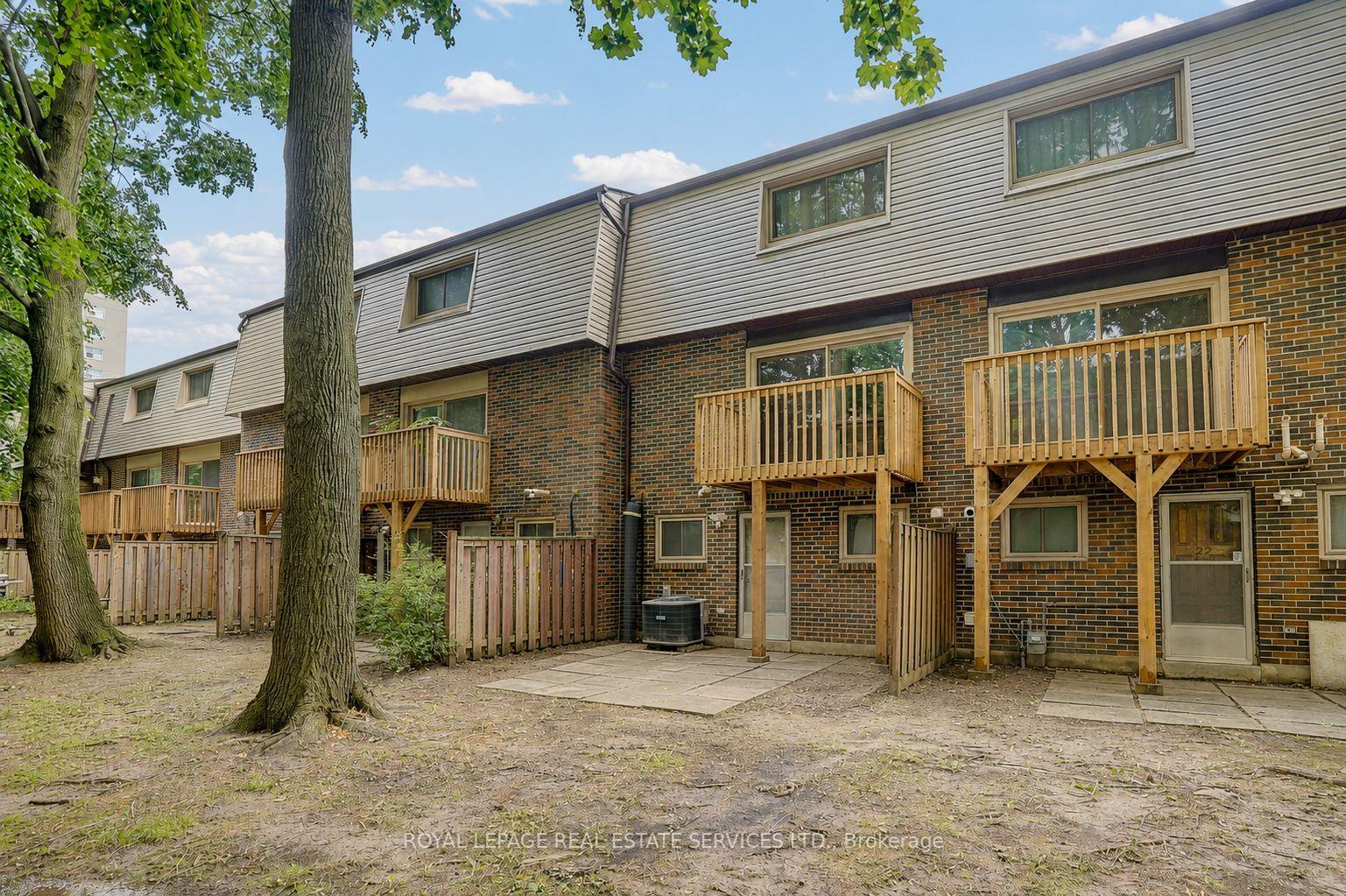 2020 Pharmacy Avenue 23, Toronto Unit: 23