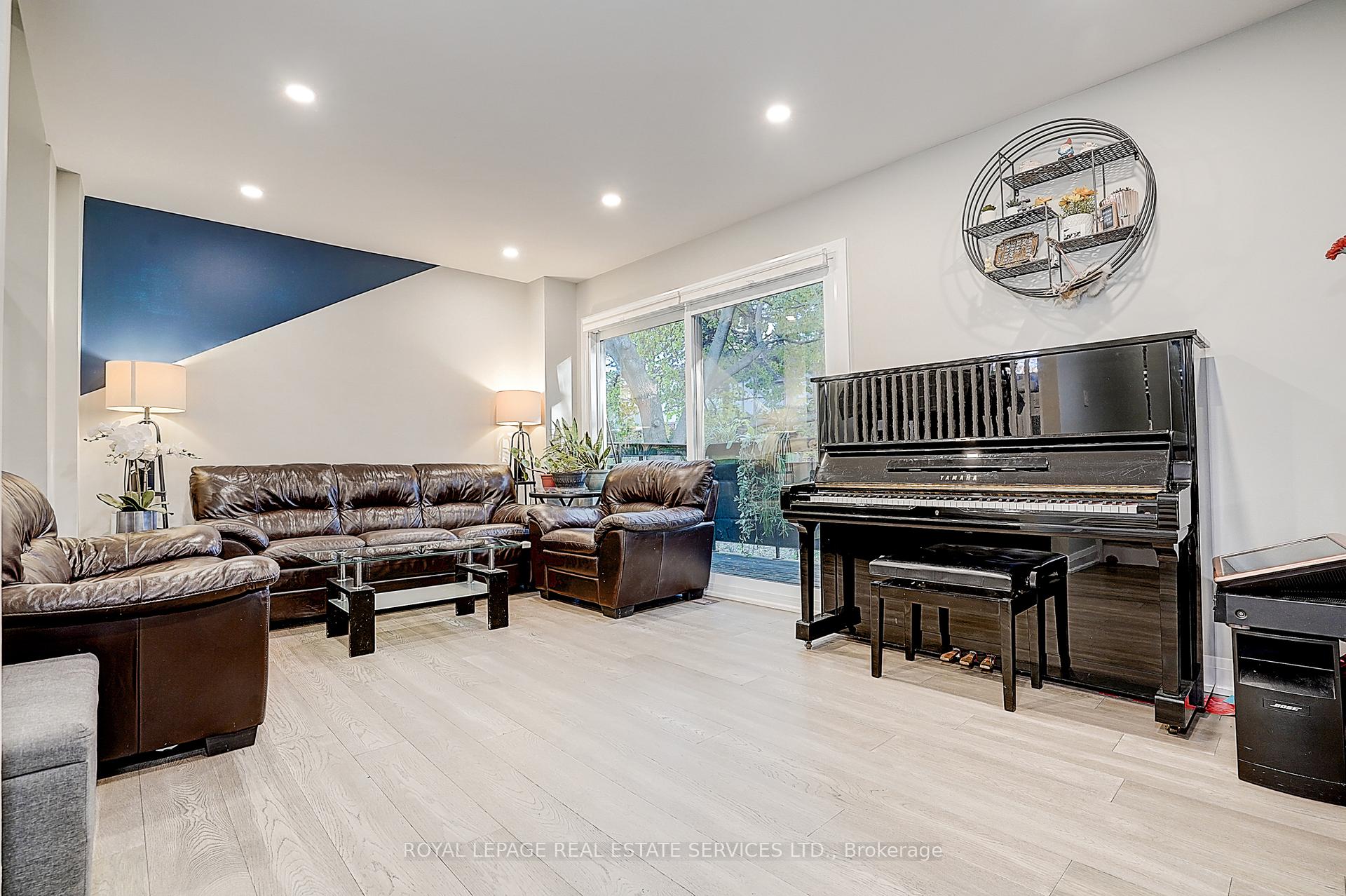 2020 Pharmacy Avenue 23, Toronto Unit: 23