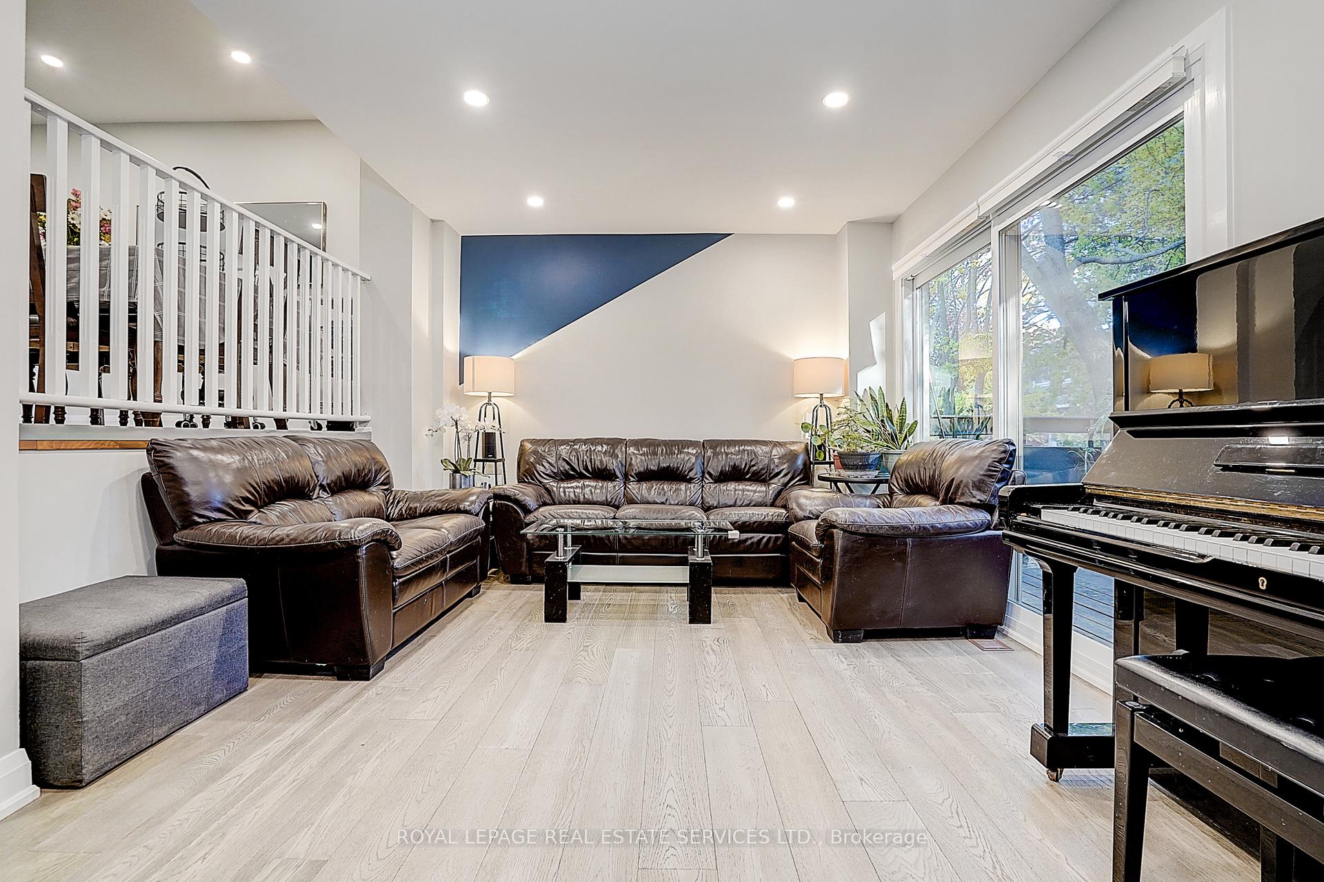 2020 Pharmacy Avenue 23, Toronto Unit: 23