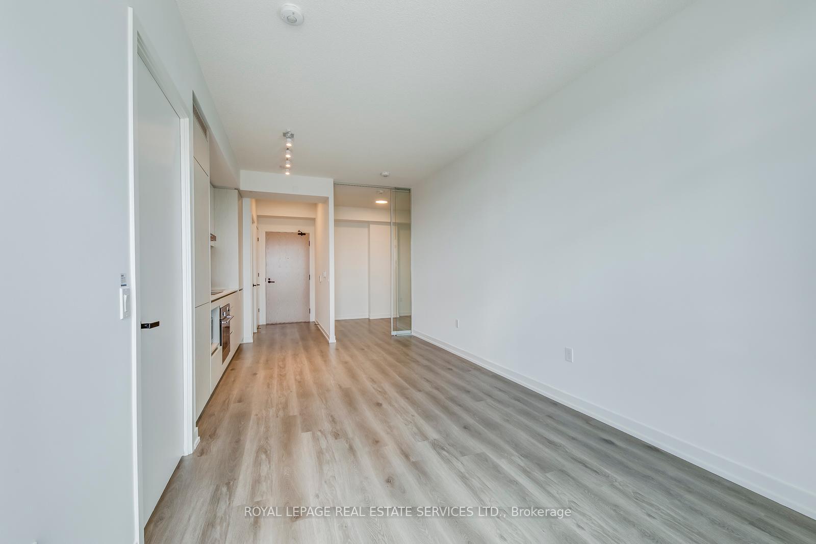 28 Interchange Way 4106