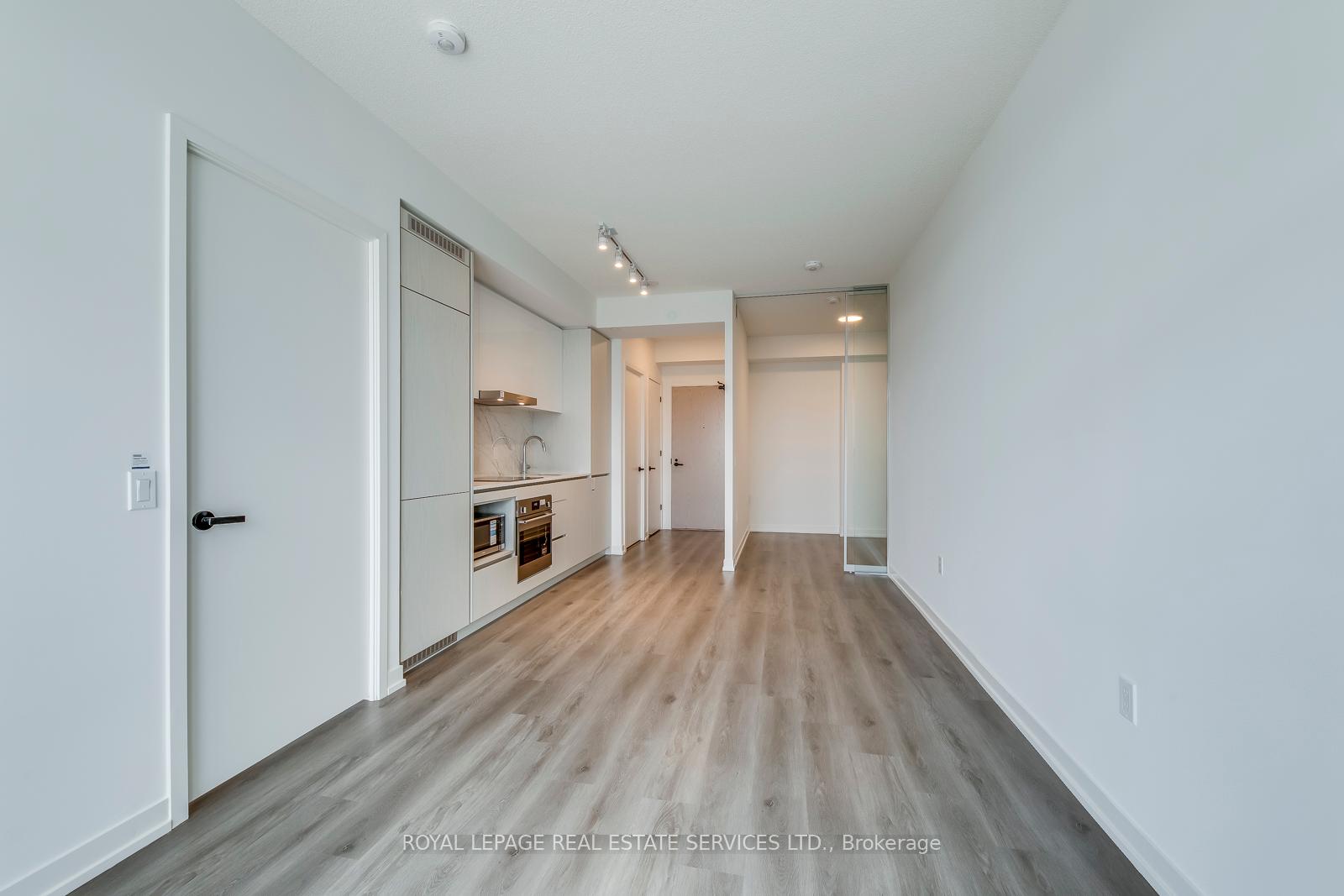 28 Interchange Way 4106