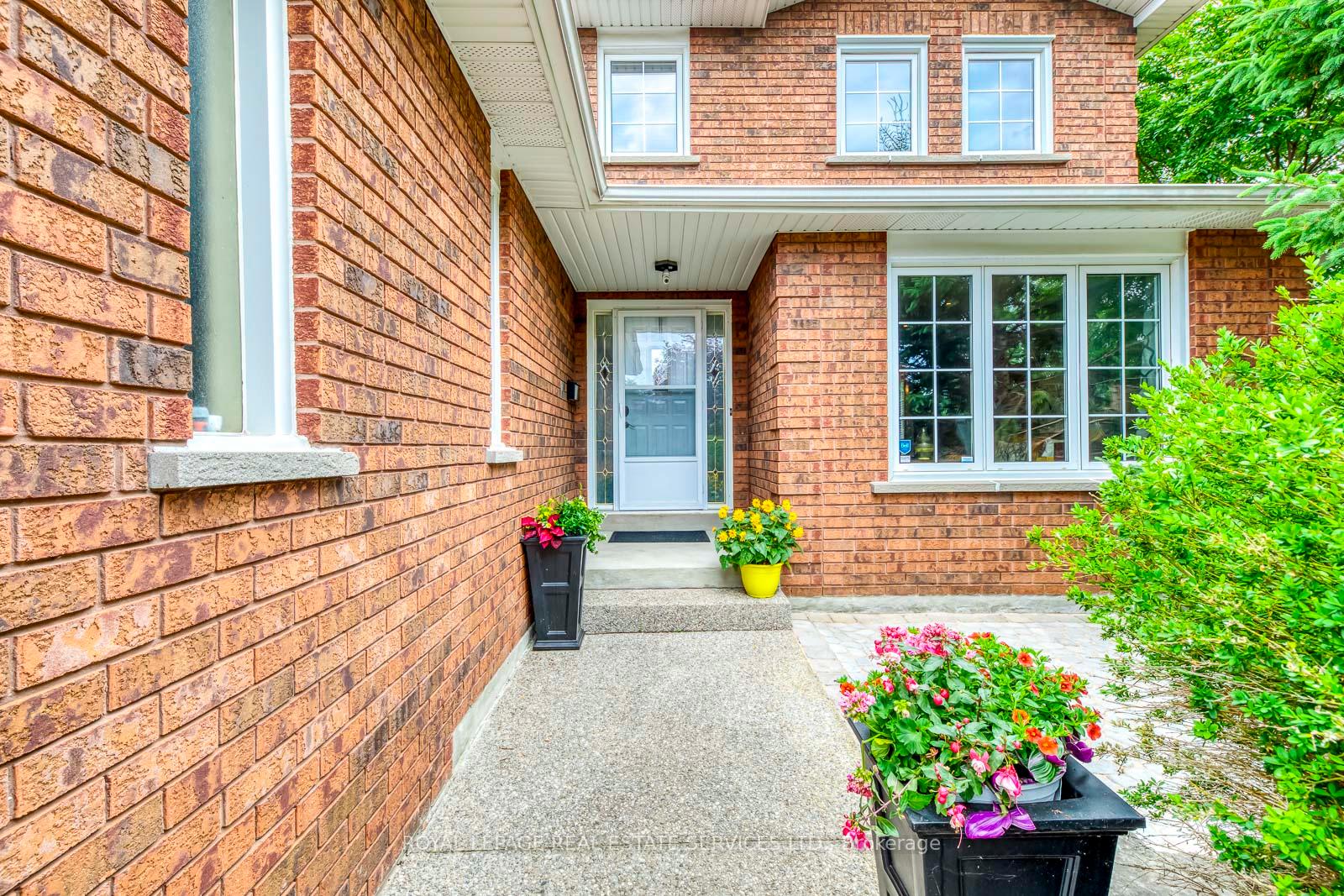 1143 Chapelton Place