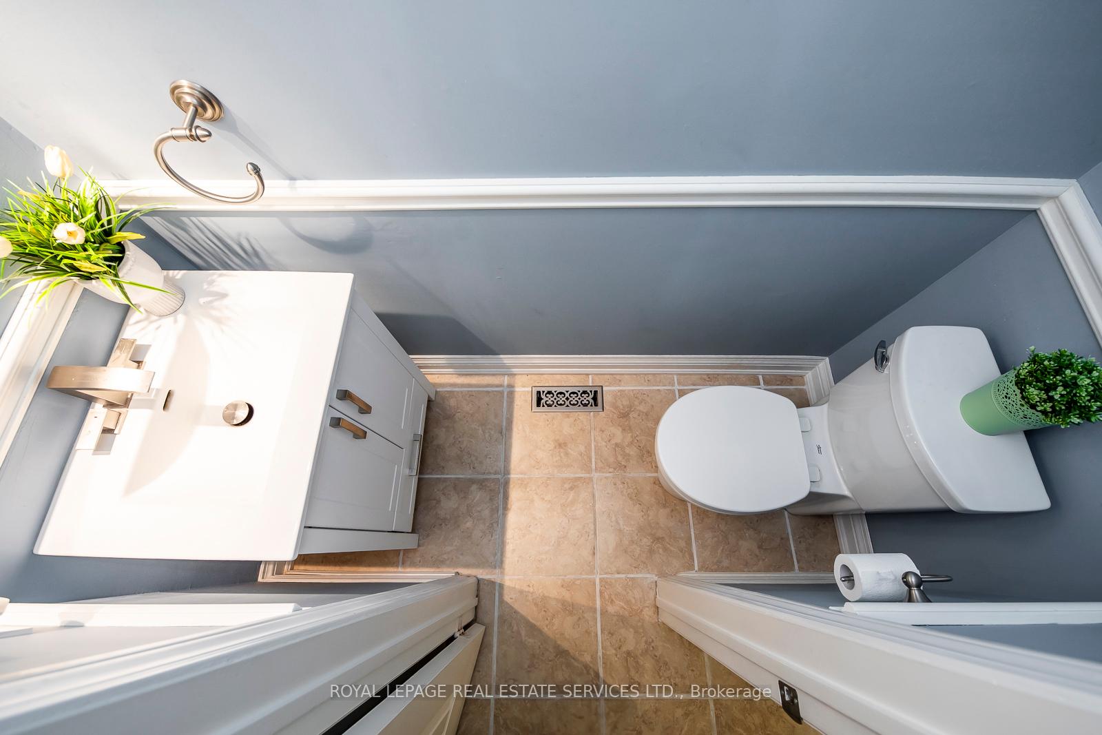 384 River Oaks Boulevard