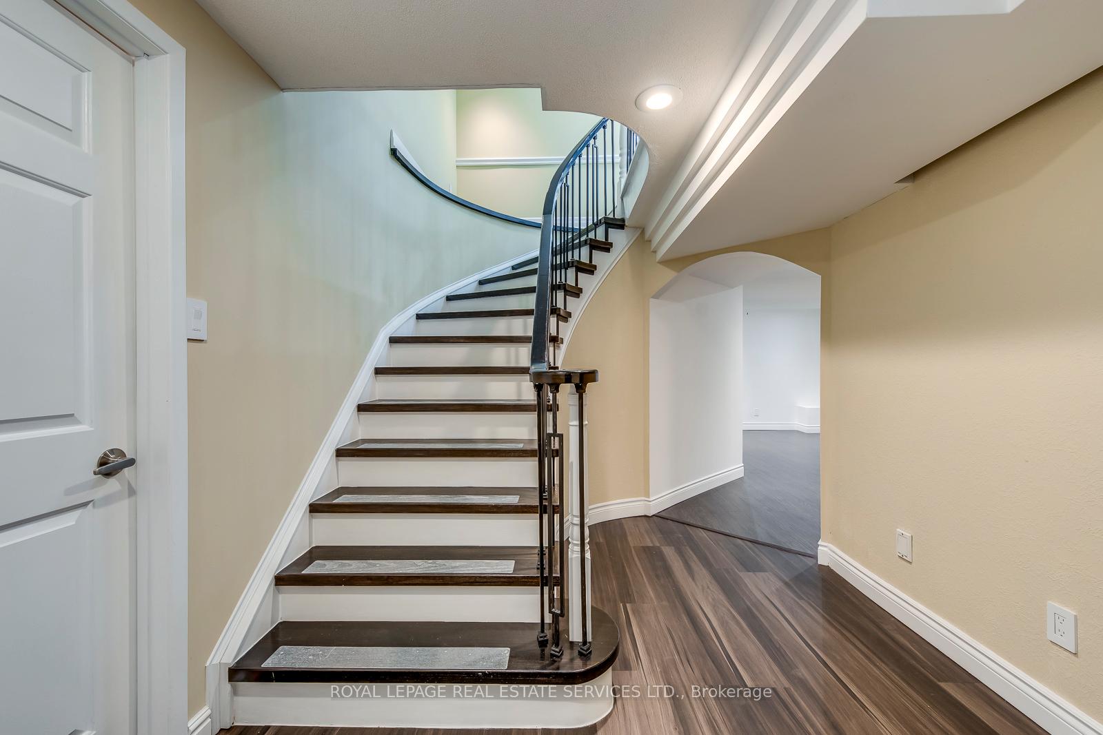 384 River Oaks Boulevard